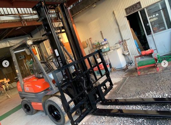 フォークリフトの塗装後2