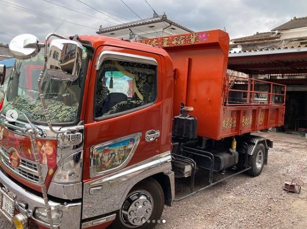 4t用ダンプ型コンテナの塗装をさせていただきました